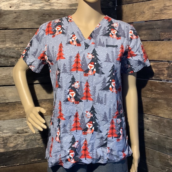 🎄❤️💰BOGO FREE Winter Forest animal Christmas Scrub Top - Picture 2 of 7